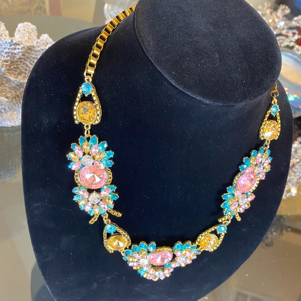 Gorgeous Statement Necklace Pin & Turquoise on Gold - Picture 3 of 16